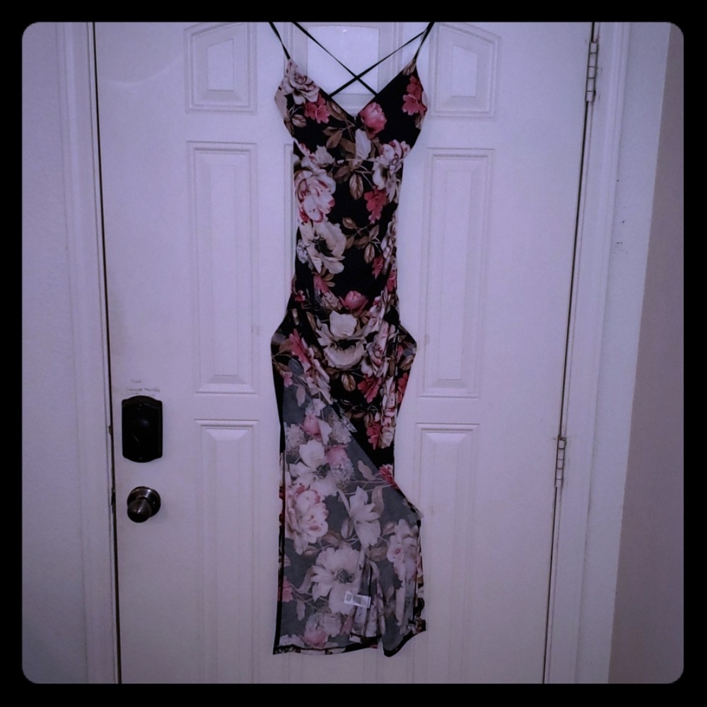 Floral long dress with slit on the side.
